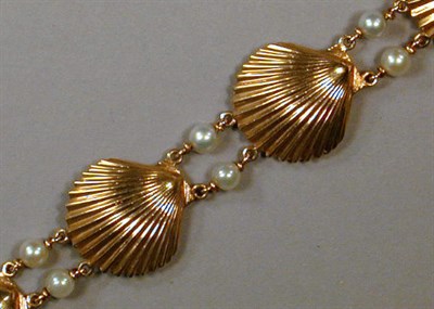 Lot 42 - Gold and Cultured Pearl Bracelet 14 kt. yellow...