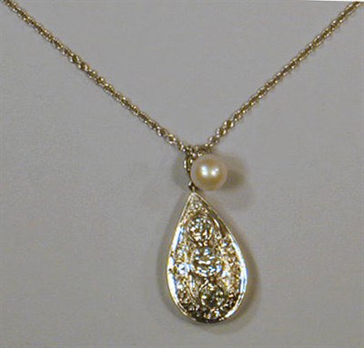 Lot 336 - Diamond Pendant with Chain Platinum, the...