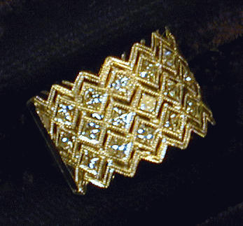 Lot 340 - Gold and Diamond Wedding Band 18 kt. white...