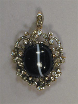 Lot 487 - Antique Agate and Diamond Pendant Yellow gold...