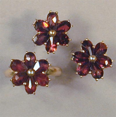 Lot 113 - Gold and Garnet Ring and Pair of Earrings 14...