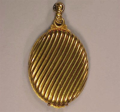 Lot 160 - Gold Locket 18 kt. yellow gold, the fluted...