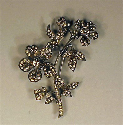 Lot 124 - Fine Tremblant Rhinestone Flower Pin