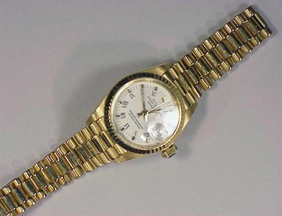 Lot 370 - Lady's Gold Wristwatch 18 kt. yellow gold, the...