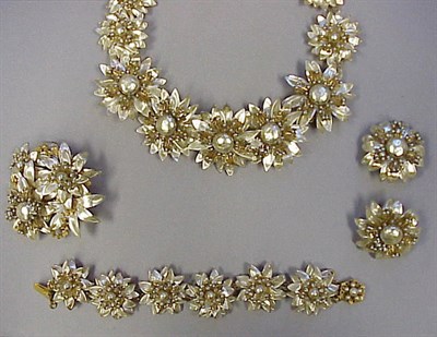 Lot 251 - Miriam Haskell Suite Comprising a necklace,...