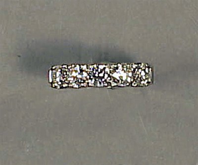 Lot 354 - Five Stone Diamond Ring Platinum, set with...