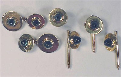 Lot 133 - Gentleman's Gold and Sapphire Dress Set 14 kt....