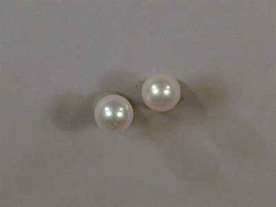 Lot 69 - Pair of Cultured Pearl Earstuds 18 kt. yellow...