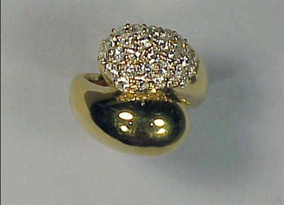 Lot 422 - Pave-Set Diamond Ring 18 kt. yellow gold, of...