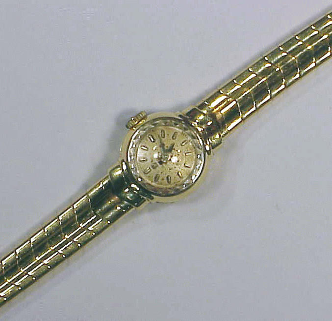 Lot 297 - Lady's Gold Wristwatch 14 kt. yellow gold, the...
