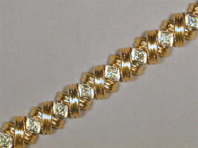 Lot 456 - Diamond Bracelet 14 kt. yellow gold, designed...