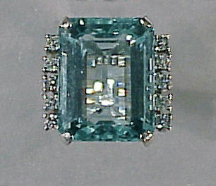Lot 349 - Aquamarine and Diamond Ring 18 kt. white gold,...