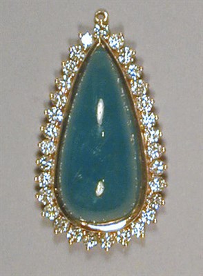 Lot 443 - Emerald and Diamond Pendant 14 kt. yellow gold,...