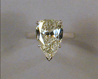 Lot 529 - Diamond Engagement Ring 14 kt. white gold, set...