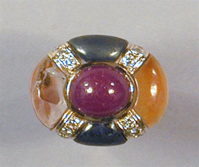 Lot 86 - Gold, Crystal and Ruby Ring 14 kt. yellow gold,...
