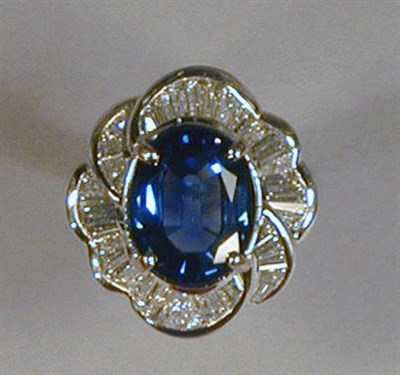 Lot 554 - Sapphire and Diamond Ring 18 kt. white gold,...
