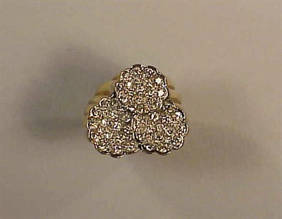 Lot 274 - Gold and Diamond Ring 18 kt. yellow gold, the...