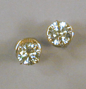 Lot 433 - Pair of Diamond Stud Earrings 18 kt. yellow...