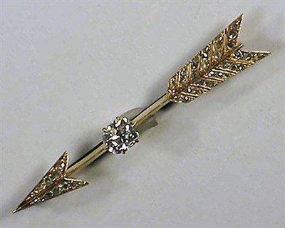 Lot 247 - Diamond Arrow Pin 18 kt. yellow gold, set to...