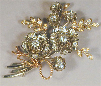 Lot 472 - Antique Style Diamond Flower Pin 18 kt. yellow...
