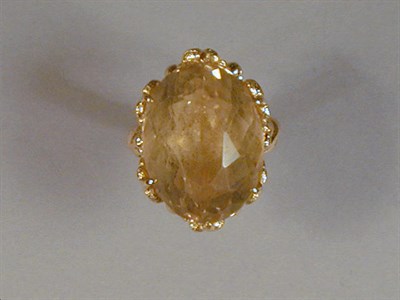 Lot 73 - Citrine Ring 18 kt. yellow gold, set to the...