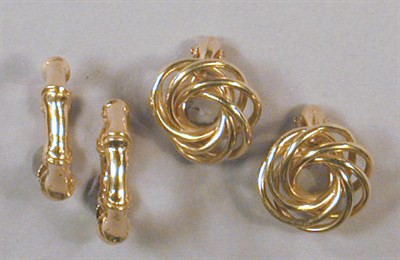 Lot 83 - Two Pairs of Gold Earrings 14 kt. yellow gold,...