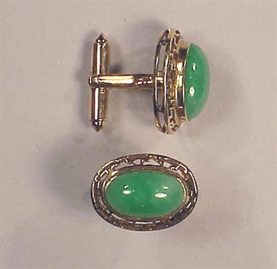 Lot 187 - Pair of Gold and Jade Cufflinks 14 kt. yellow...