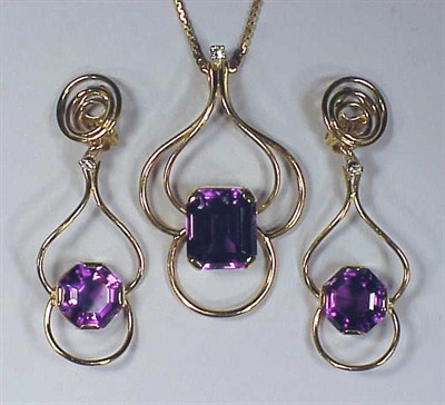 Lot 299 - Suite of Gold and Amethyst Jewelry 18 kt....
