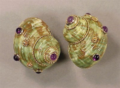 Lot 452 - Pair of Turban Shell Earclips 14 kt. yellow...