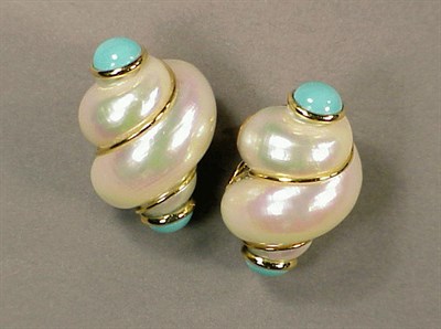Lot 447 - Pair of Turban Shell Earclips 14 kt. yellow...