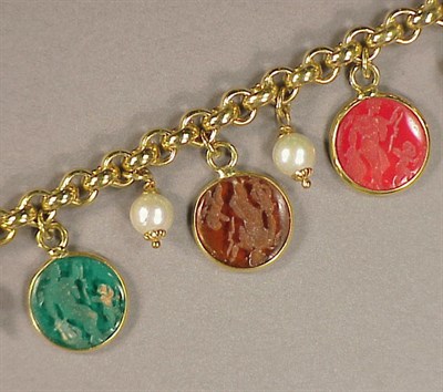 Lot 423 - Venetian Glass Intaglio Necklace 18 kt. yellow...