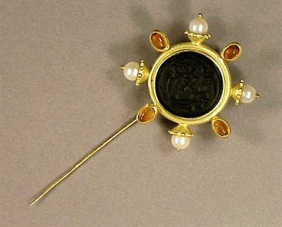 Lot 427 - Gold and Black Onyx Stick Pin 18 kt. yellow...