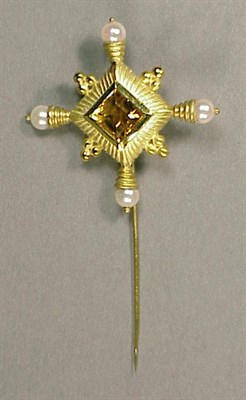 Lot 70 - Gold and Citrine Stick Pin 18 kt. yellow gold,...