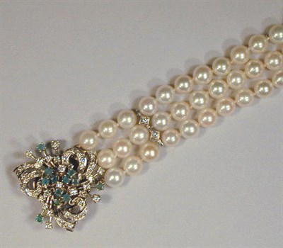 Lot 342 - Cultured Pearl Bracelet The triple strand...