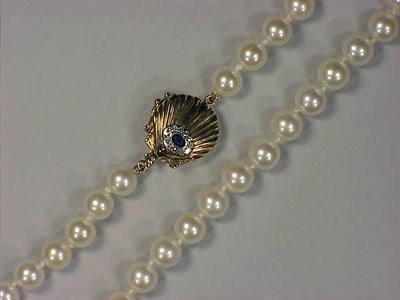 Lot 426 - Cultured Pearl Necklace The single strand...