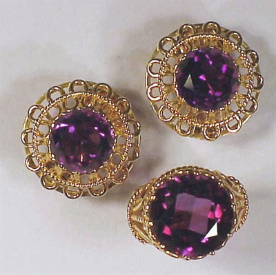 Lot 261 - Suite of Gold and Amethyst Jewelry 18 kt....