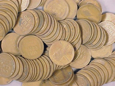 Lot 7 - Group of United States Pennies Small group of...