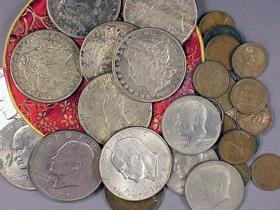 Lot 16 - Group of United States Coins Small group of...