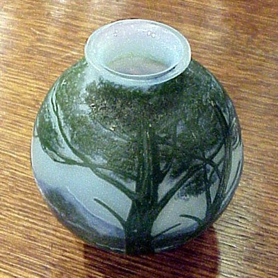 Lot 205A - De Vez Glass Vase