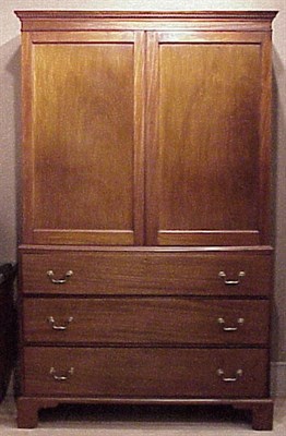 Lot 552 - Georgian Style Mahogany Linen Press