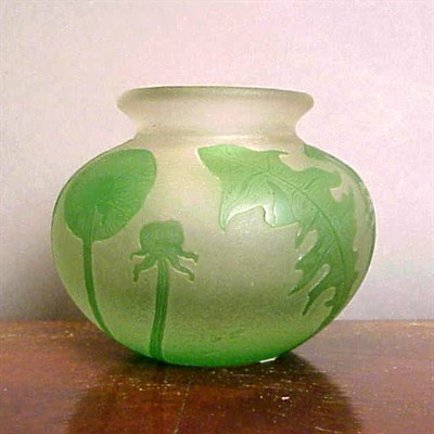 Lot 290A - Cameo Glass Cabinet Vase