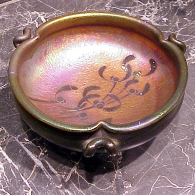 Lot 184 - French Art Glass Iridescent Bowl