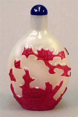 Lot 572 - Red Overlay Glass Chinese Snuff BottleWDG...