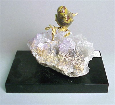 Lot 226 - Chinese Jasper and Flourine Bird