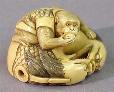 Lot 91 - Ivory Netsuke of a Sarumawashi Monkey and...