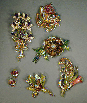 Lot 358 - Group of De Rosa Jewelry Comprising an off...