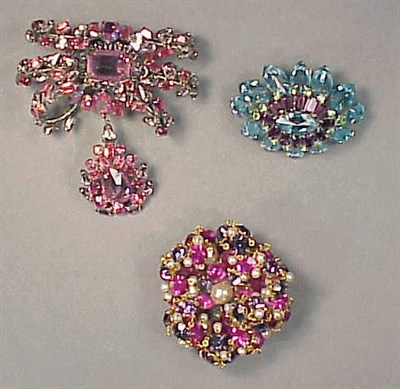Lot 263 - Group of Three Brooches Comprising a bow with...