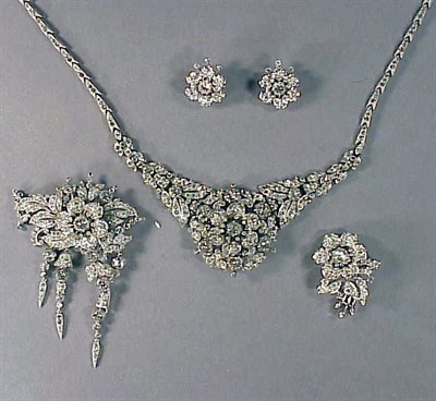 Lot 314 - Trifari Rhinestone Flower Tremblant Suite...