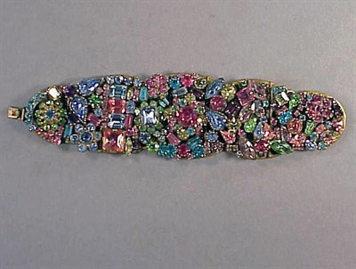 Lot 302 - Stone Bracelet Multicolor in a variety of...