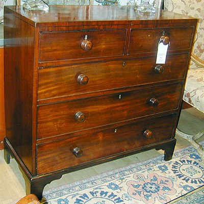 Lot 552 - George III Mahogany Chest of Drawers
